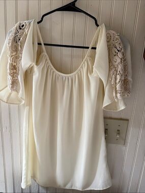 Dainty Hooligan Cream Lace Sleeve Peasant Top